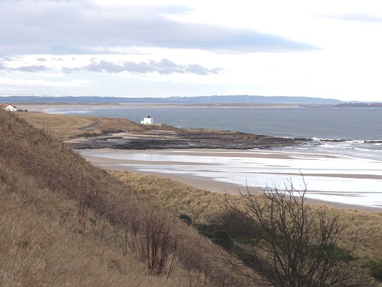 strand bij bamburgh aan einde